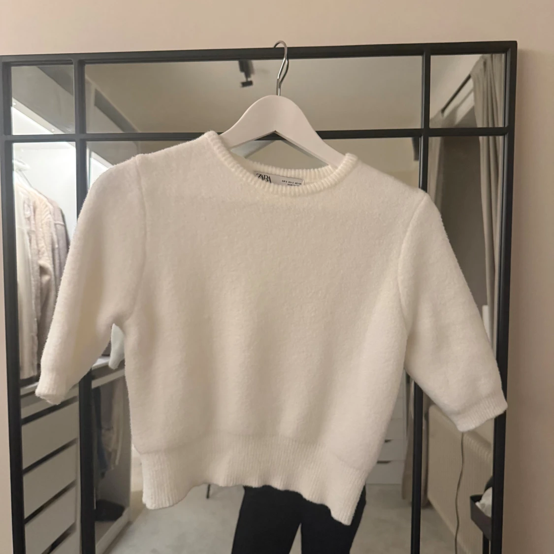 Vit croppad stickad tröja från Zara - 1