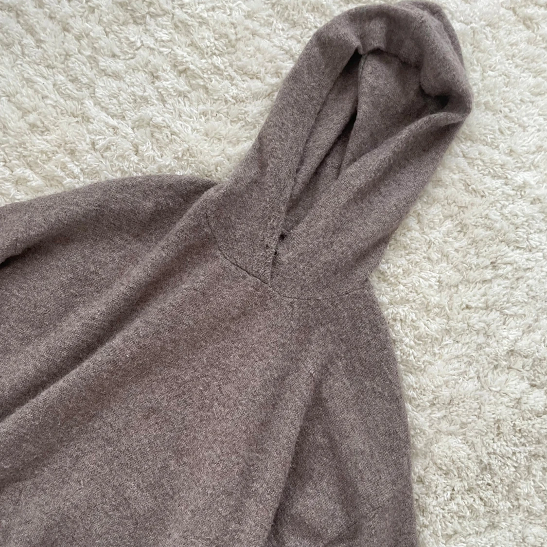 Brun stickad hoodie med huva från Lindex - 3