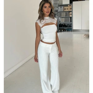 Tröja/topp i spets  - Aldrig använd med prislapp kvar 