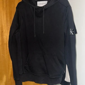Calvin Klein Hoodie  - Äkta Calvin Klein Hoodie med luva. i bra skick. Storlek S