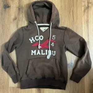 HOLLISTER VINTAGE DROPP!30Plagg  - Brutalt dropp nästa vecka! Kommer droppa 30st vintage tröjor hollister & superdry hoodie/cardigans. Skriv om det är nått ni söker så ser jag om ja kan lösa!