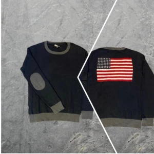 Arcive USA-longsleve - Svart långärmad tröja från Bizzbee med grå ribbade muddar, gråa armbågslappar och en stor amerikansk flagga på ryggen. Rund halsringning och relaxed fit. Perfekt för dig som gillar streetstyle och coola detaljer. Tvärfet enligt mig, passar perfekt nu när man har på sig lite mörkare jeans inför hösten och vintern. Om du undrar något är det bara att skriva🙌✅