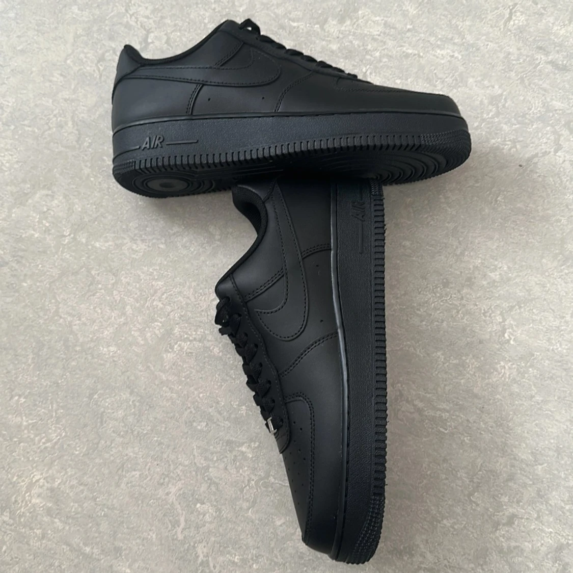 Nike Air Force 1 helsvarta sneakers - 92