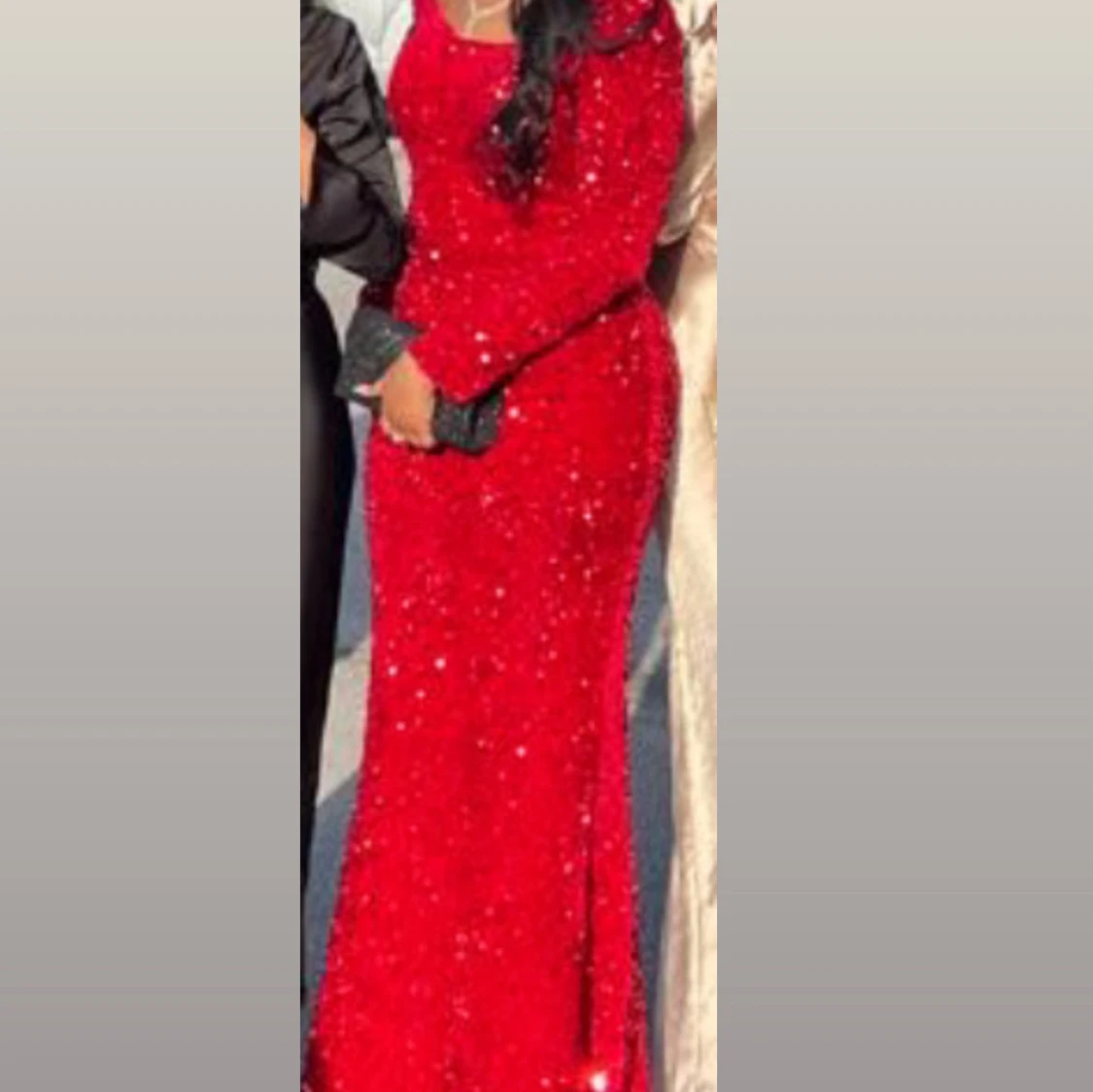 Röd glittrig balklänning
