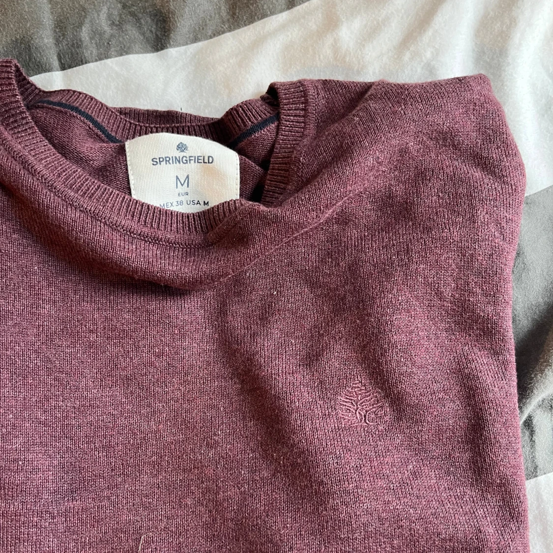 Vinröd tröja från Springfield M - 1