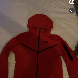 Nike the flecc  - Säljer tröjan då jag inte använder den längre storlek xs men kan passa S 