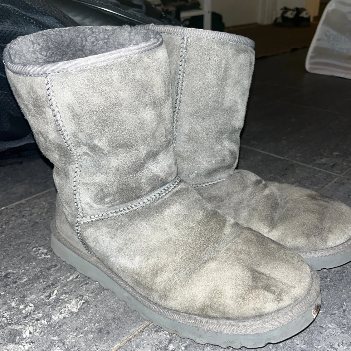 Grå UGG boots i mocka, storlek 41 - 2