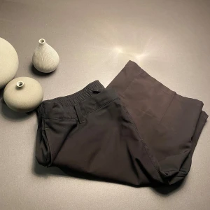 Adidas golf shorts - Säljer nu dessa riktigt snygga Adidas golf shortsen i st 164 bara att höra av dig vid frågor eller fundering och pris kan absolut diskuteras🤩
