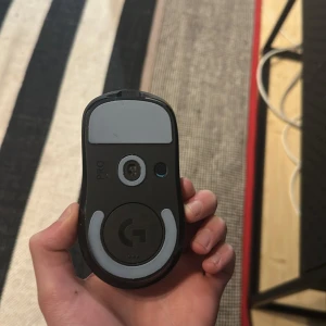 Logitech mus G pro X superlight - Köpte den förra året, Funkar kanon säljer då jag inte använder den så mycket.