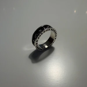 Chrome Hearts Ring - Size 10. 23,5 Elegant hantverk med lyxig känsla Robust vikt och hög detaljnivå För dig som vill ha stil och edge till rätt pris  Stainless steel Vid köp av två av mina ringar 350kr