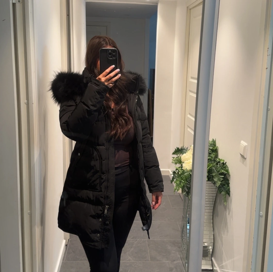 Svart pufferjacka från Cedrico med äkta päls - 3