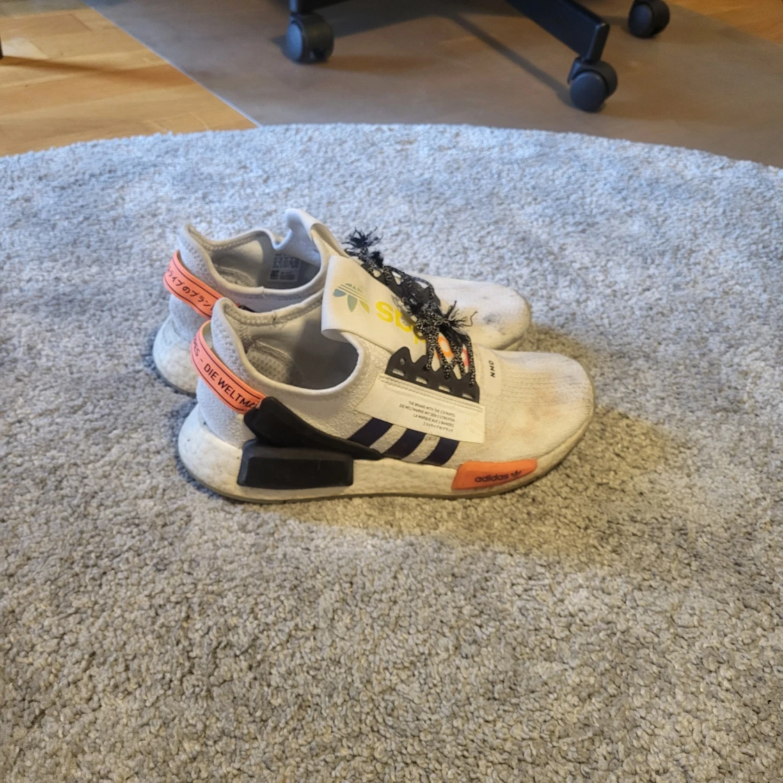 Adidas NMD sneakers vit och orange