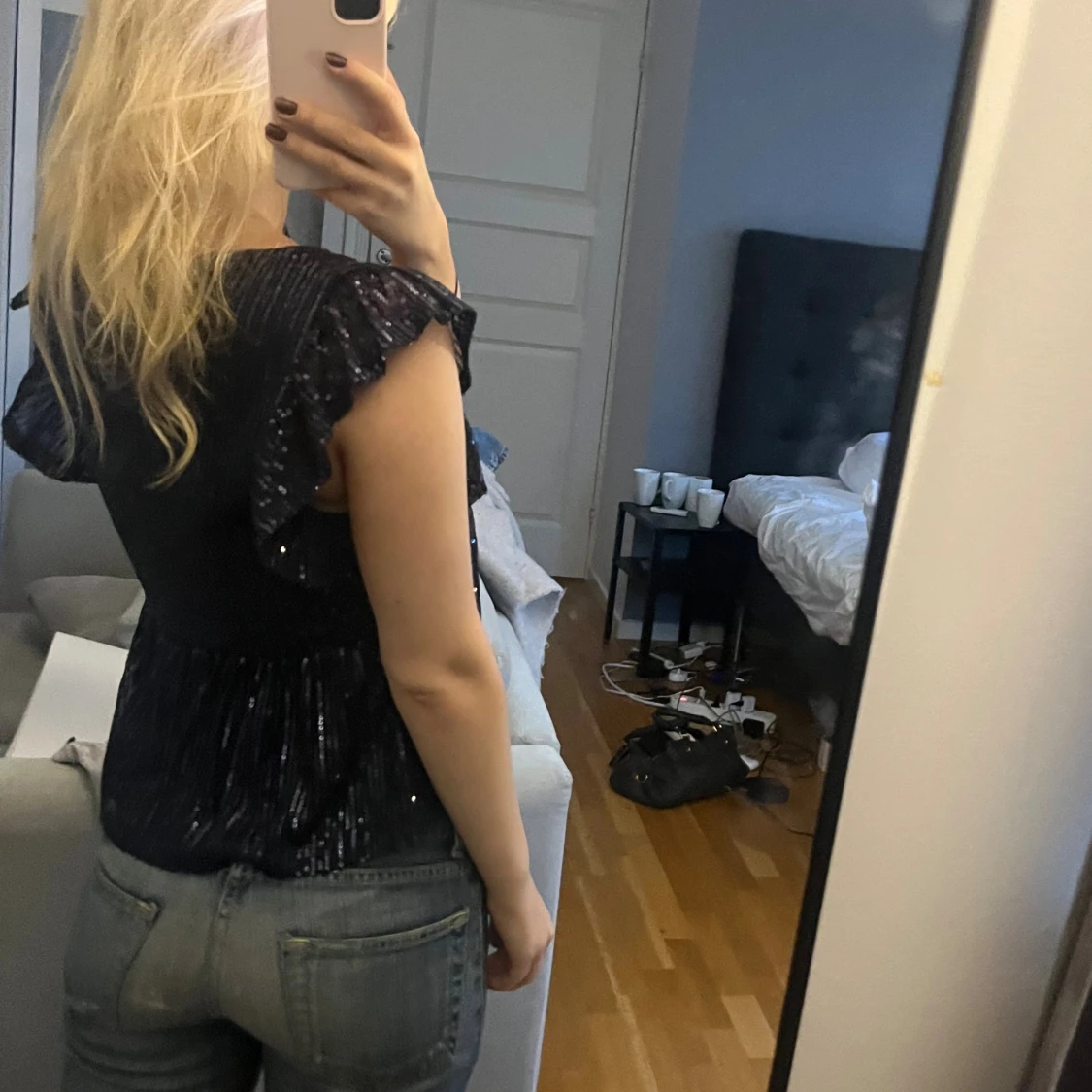 Mörkblå festtopp från Nelly - 2