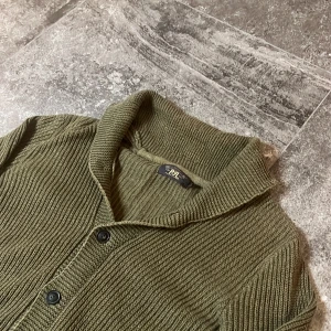 Double RL Ralph Lauren Stickad Cardigan - Tja! säljer nu min sjukt snygga Double RL i riktigt bra skick, Strlk L men sitter som M👏