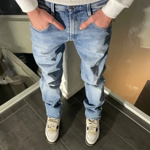 Replay Anbass Jeans  - Blåa Replay Jeans - Anbass - W30 L34 - Skick 9/10 - Hör av er vid minsta fundering! 
