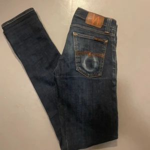 Nudie jeans med sjuka fades  - As snygga nudie jeans i modell tube Kelly. Storlek är 46| W:27 De sitter slim i passformen‼️vid snabb affär kan priset sänkas‼️