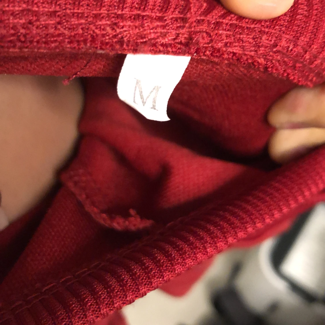 Röd sweatshirt med hjärtmotiv, strl M - 3