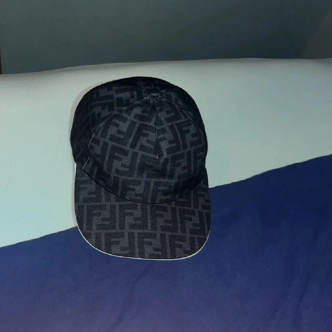 Svart Fendi keps med logomönster - 3