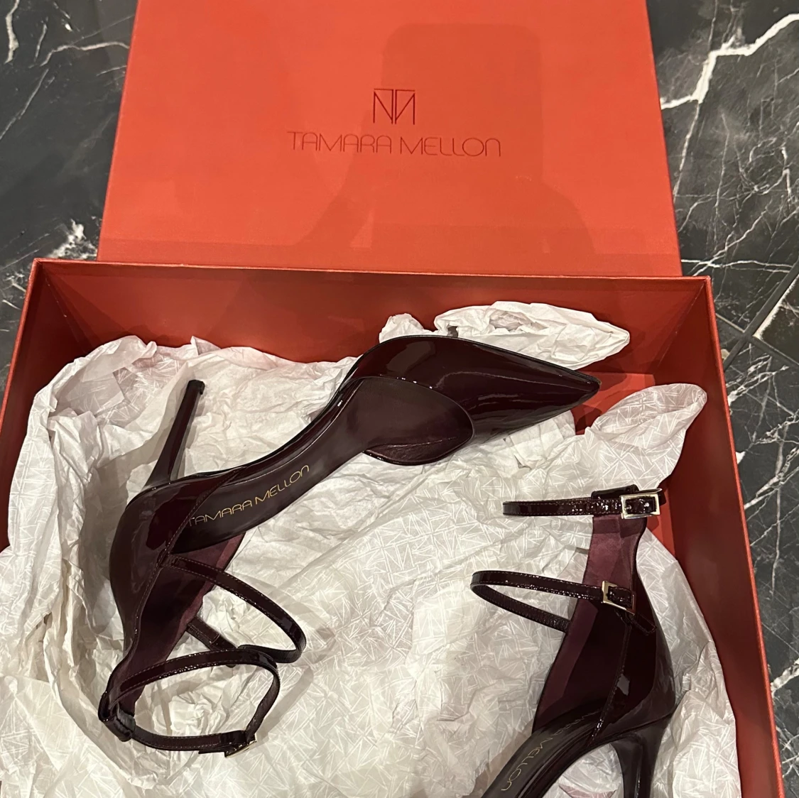 Vinröda pumps från Tamara Mellon - 4