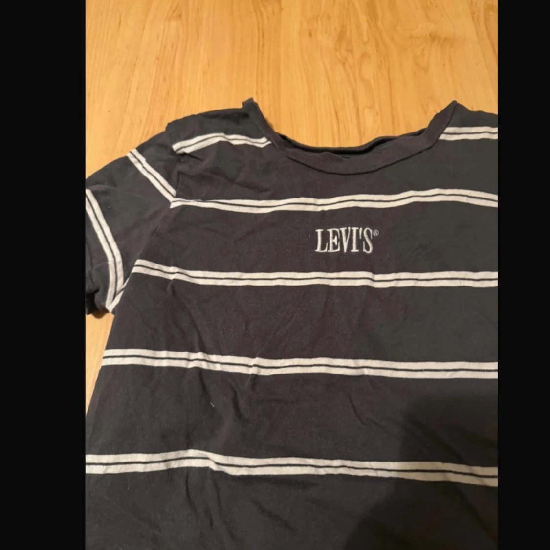 Randig svart t-shirt från Levis - 2