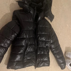 Populära jackan från lager 157 - Säljer min populära jacka från Lager 157 storlek XS använd 2 ggr 