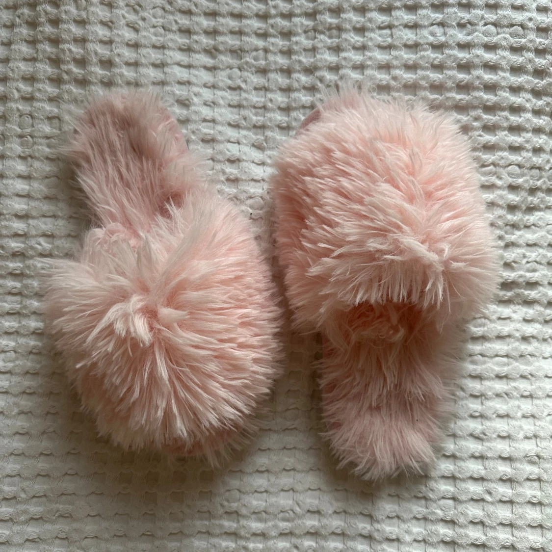 Fluffiga rosa tofflor - 1