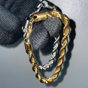 Cordell 8mm 18k PVD guldpläterad  - ✨ Cordell armband 8mm – 18K Guld PVD plätering-20cm Endast 219kr  Lyx möter hållbarhet. Tillverkat i rostfritt stål (316L) med 18K guld PVD-plätering för en djup, glansig finish som håller över tid. Vattentåligt, reptåligt och byggt för att behålla sin lyster – varje dag.  💎 Tidlös design 💧 Hypoallergen & färgbeständig 🔥 Perfekt balans mellan stil och styrka