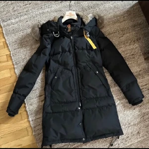 Svart Parajumpers Longbear  - Äkta med qr. Finns i Borås/Gbg, storlek S