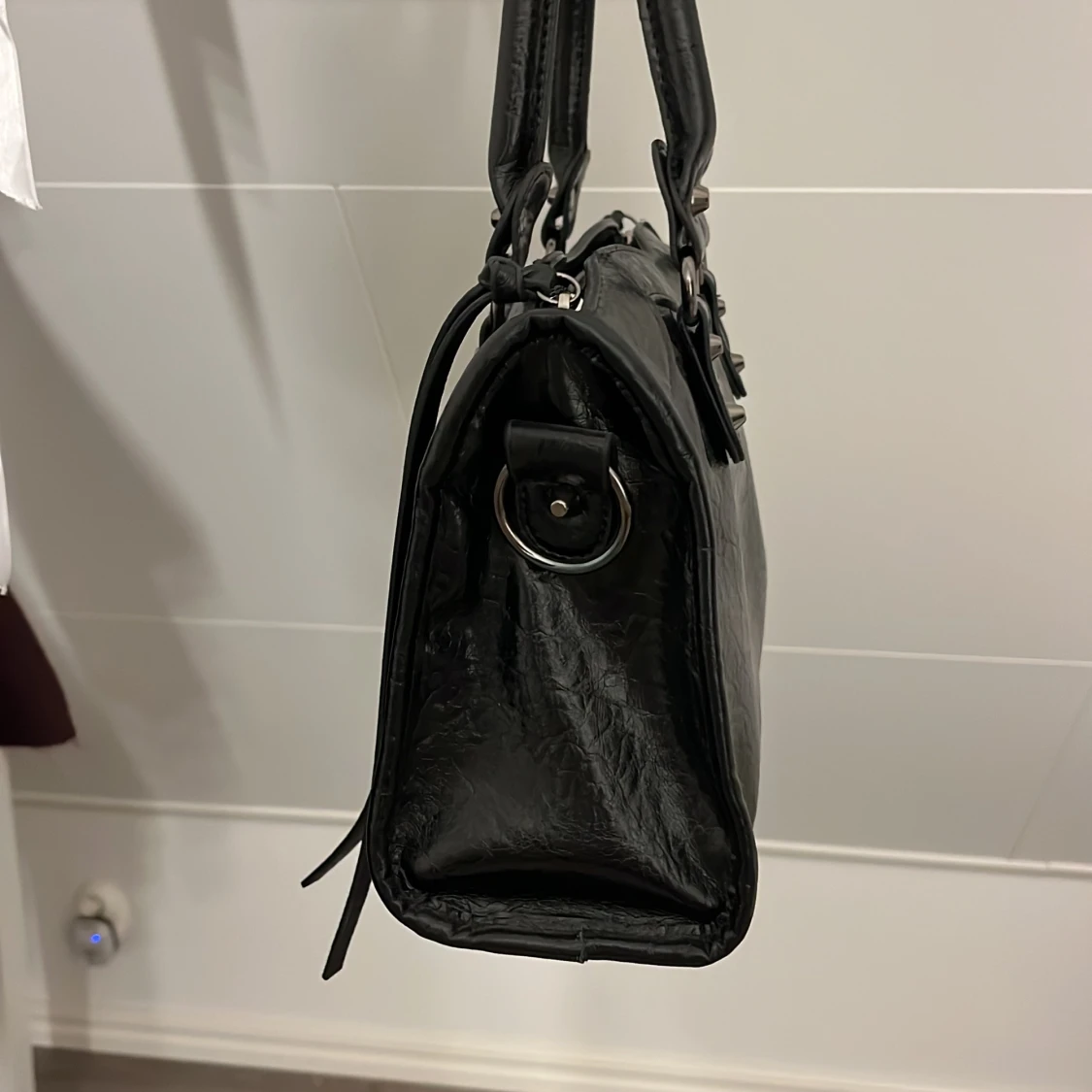 Svart handväska med dragkedja - 3