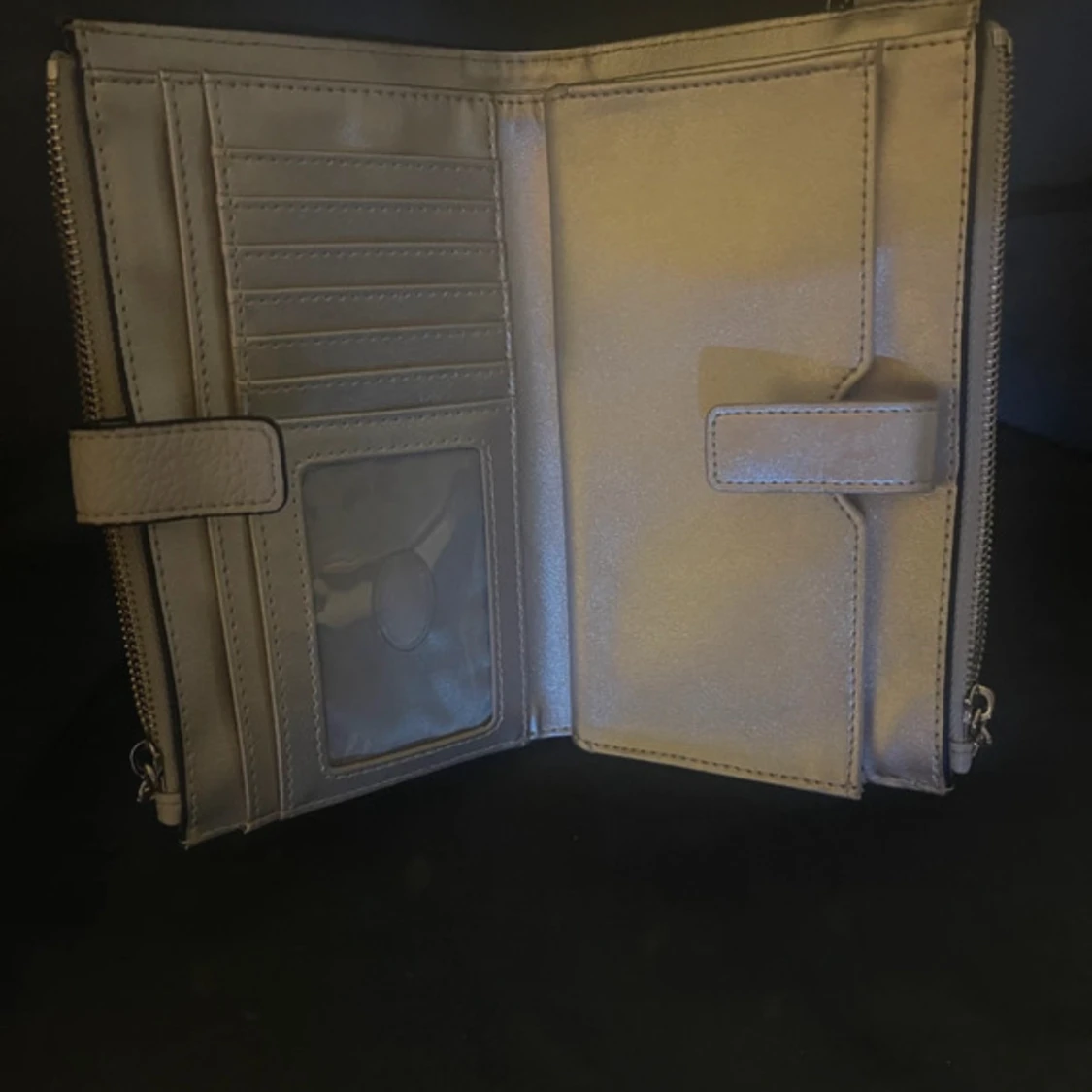 Beige plånbok från Guess med dragkedja - 1