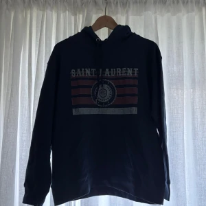 Saint Laurent hoodie-MED KVITTO - Bra skick, orderbekräftelse finns. Kan gå ner i pris vid snabb affär!