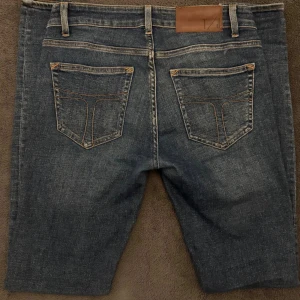 Tiger Of Sweden slim fit herrjeans marinblå W28 L30 - Tiger Of Sweden slim fit herrjeans | W28 L30 | slim fit | skick 9,5/10, inga defekter | nypris 1500kr | tveka inte på att skriva vid frågor!
