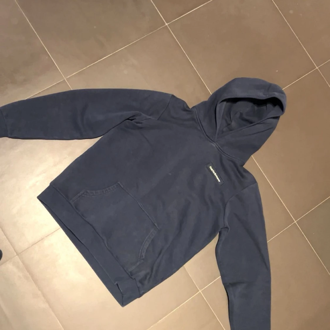 Marinblå hoodie Peak Performance