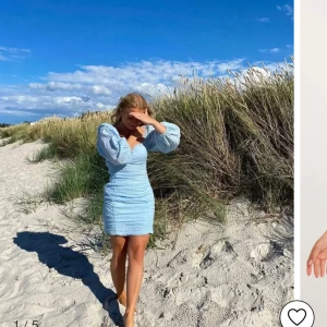 Nelly klänning - Jättefin blå klänning från Nelly, endast använd en gång så inga defekter❤️ Kommer fixa egen bild, annars skriv för det så länge! Skriv också om ni har några frågor🥰