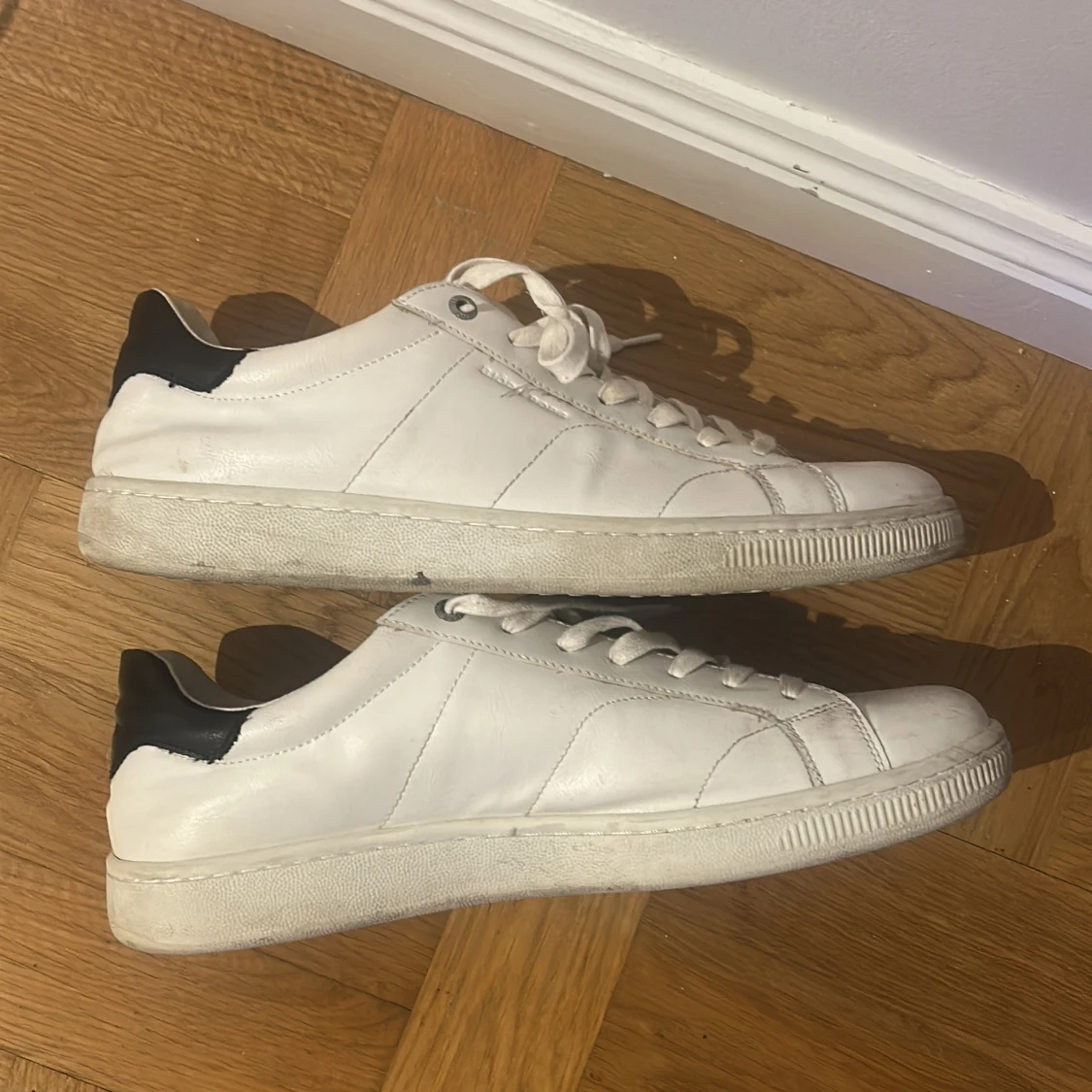 Vita sneakers från Björn Borg strl 44 - 2