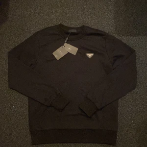 Prada sweater storlek S - Helt ny Prada tröja med tag och aldrig använt