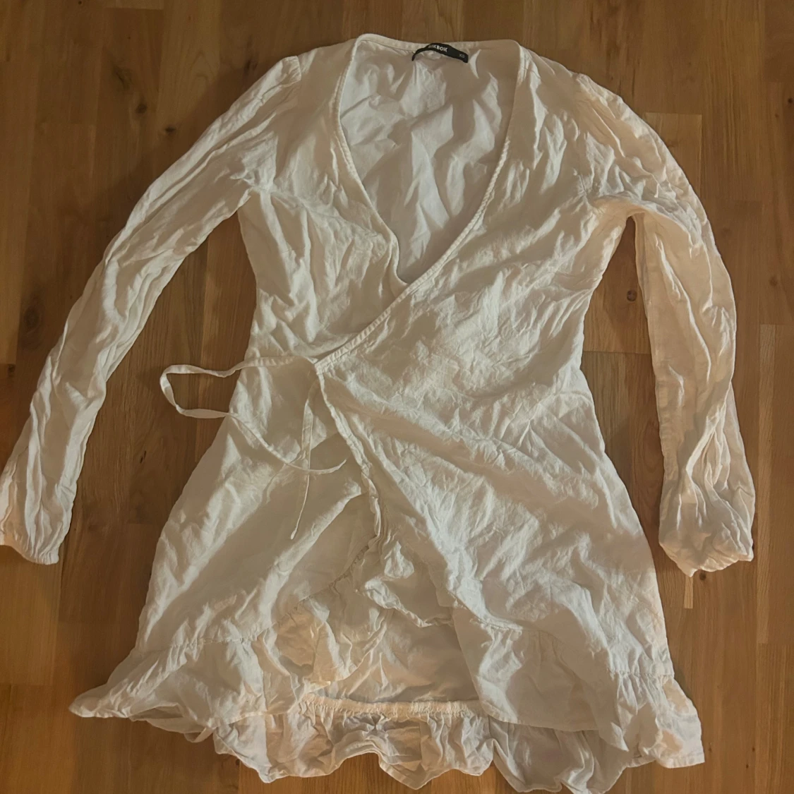 Vit omlottklänning från Bik Bok XS - 1