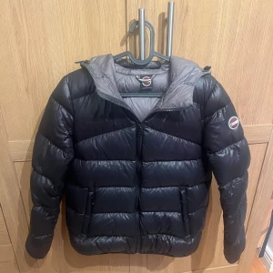 Colmar jacka - Köpt för 4500kr. Inte jätte använd o väldigt bra sick💞💞 passar xs/s, pris kan diskuteras💞