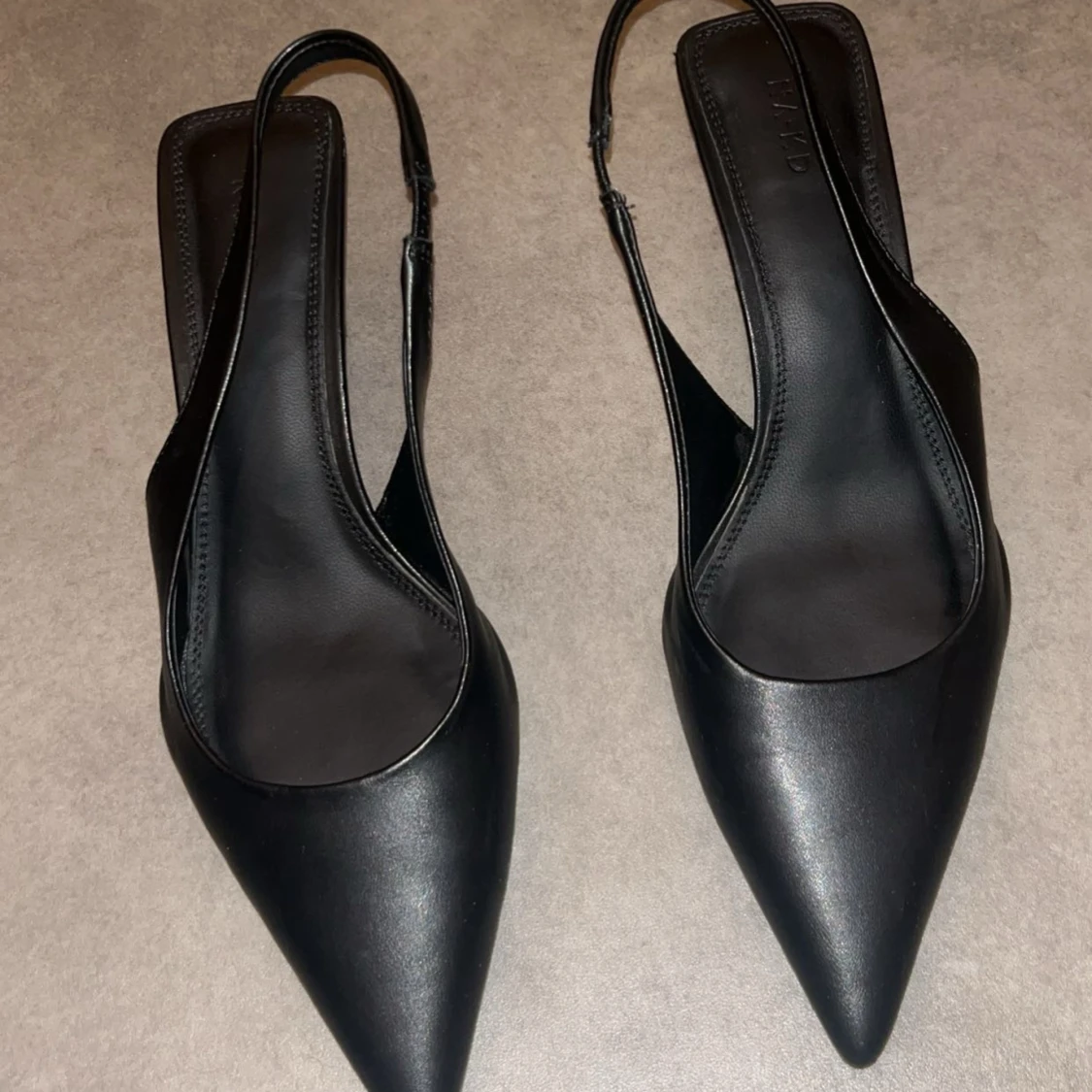Svarta pumps med spetsig tå - 2