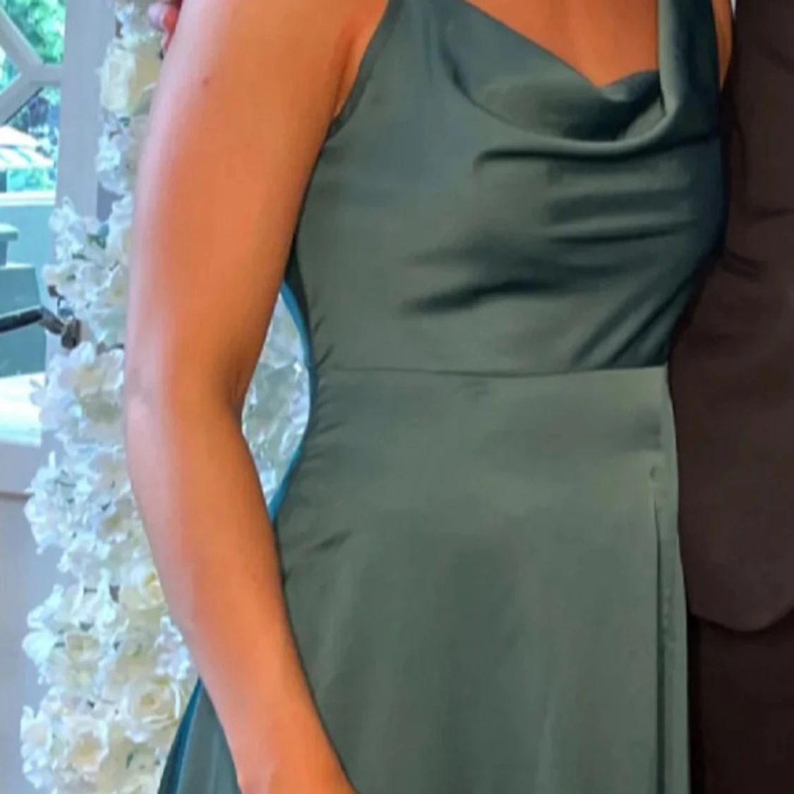 Grön balklänning med slits - 1