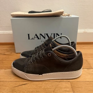 Lanvin captoe sneakers  - Säljer nu dessa lanvin skor | Använt skick men fortfarande fina | Storlek uk 7 vilket motsvarar 41 | Hör gärna av er vid frågor eller funderingar 