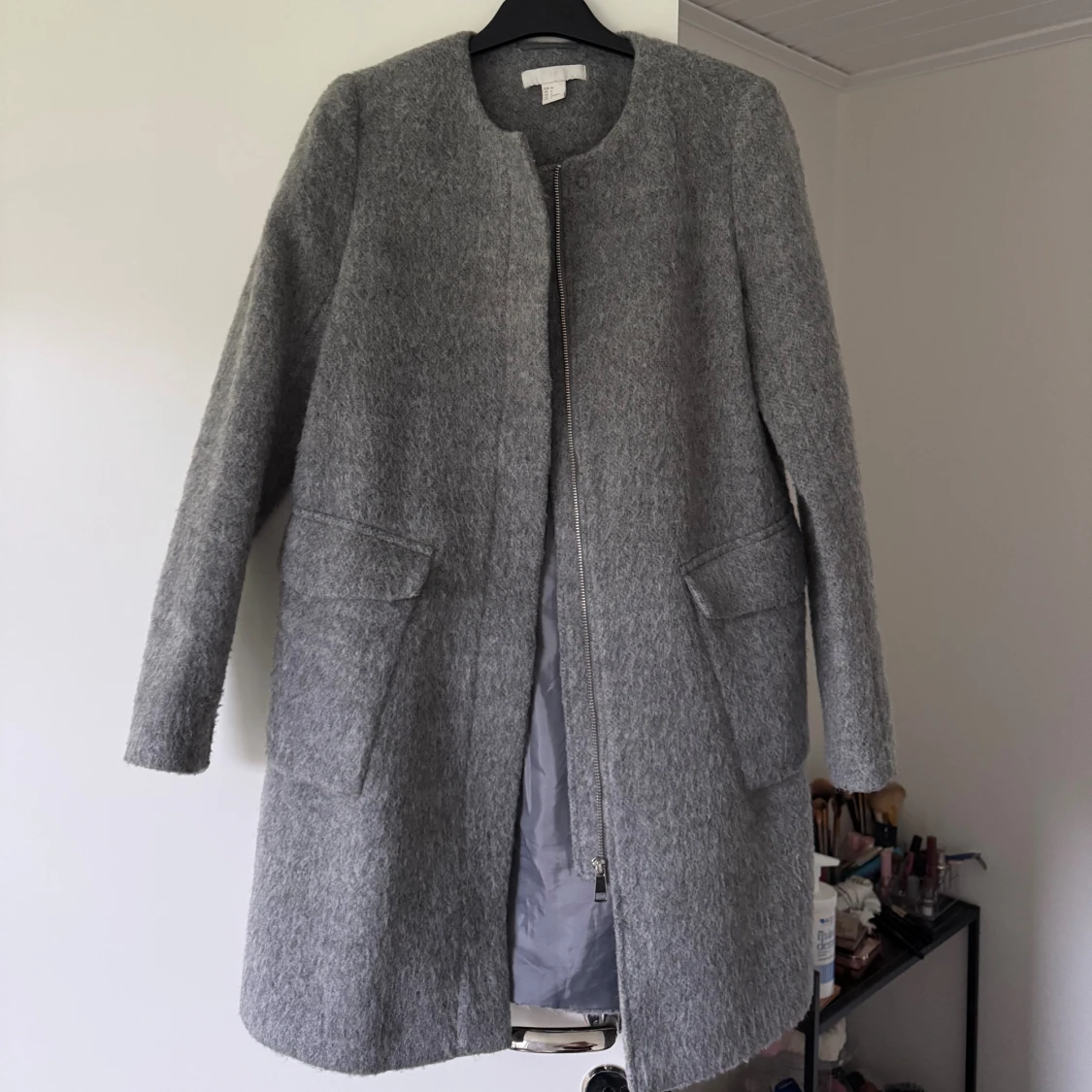 Grå ullkappa från H&M strl 36
