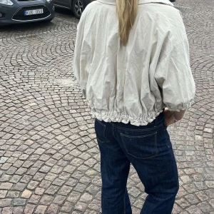 Jacka  - Såååå snyggg och fin Trekvartsärmad jacka som är perfekt både till var Dd g men även fest☺️☺️☺️