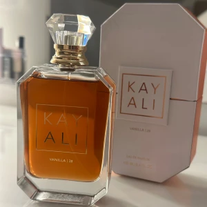 Kayali Vanilla | 28 EdP 100ml - Kayali Vanilla 28 EdP i 100ml helt ny. Nu pris 1429kr. Pris kan diskuteras vid snabb affär! 