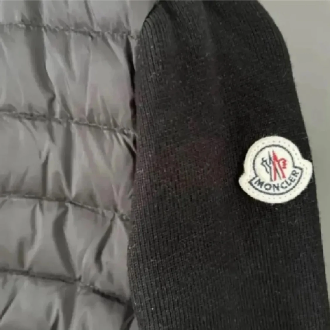 Svart pufferjacka från Moncler