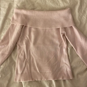 Off Shoulder tröja från Gina  - Fin rosa stickad off shoulder tröja från Gina tricot 