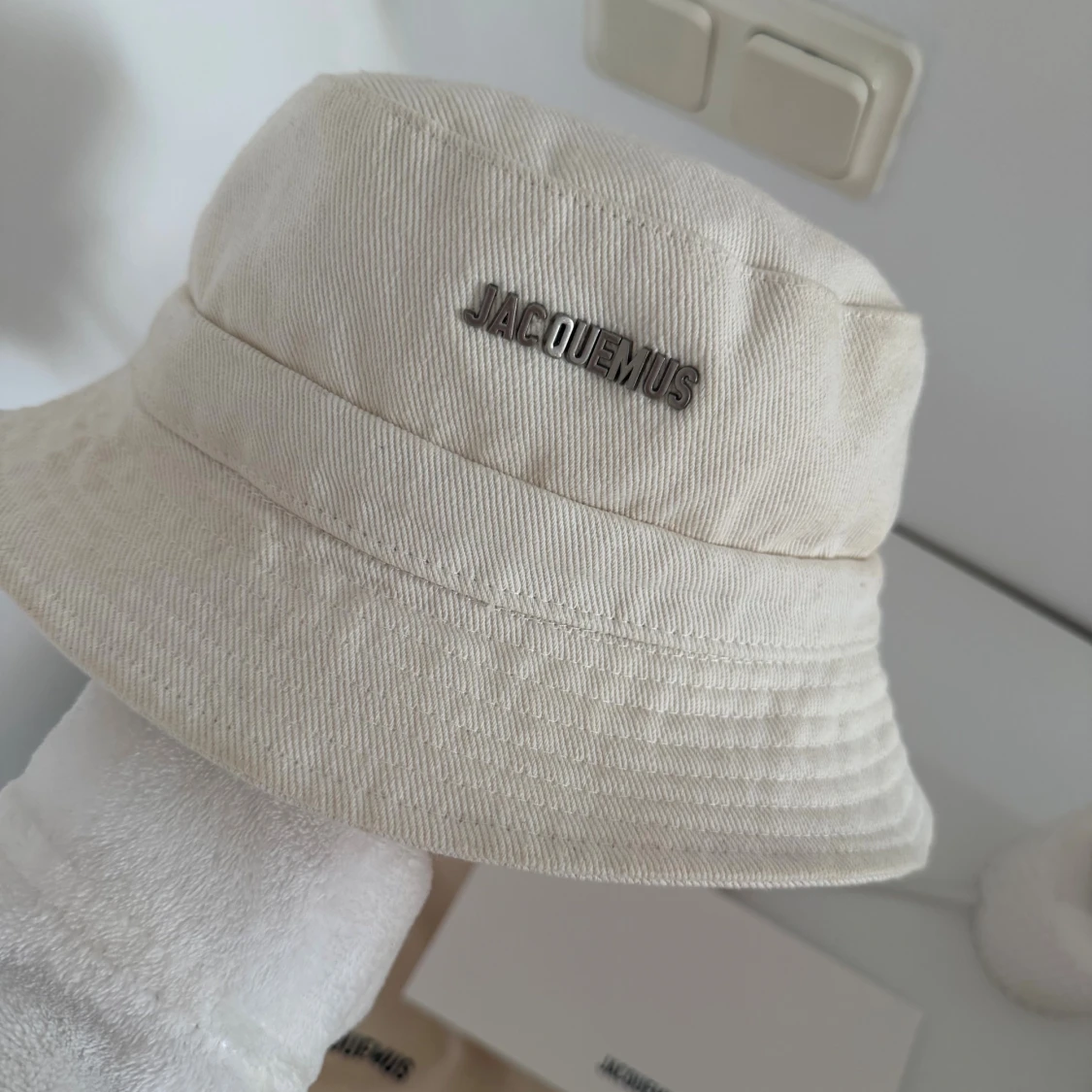 Beige Jacquemus bucket hat  - 2