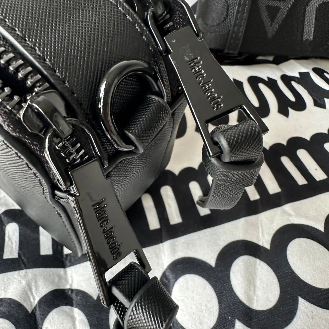 Svart axelväska från Marc Jacobs - 3