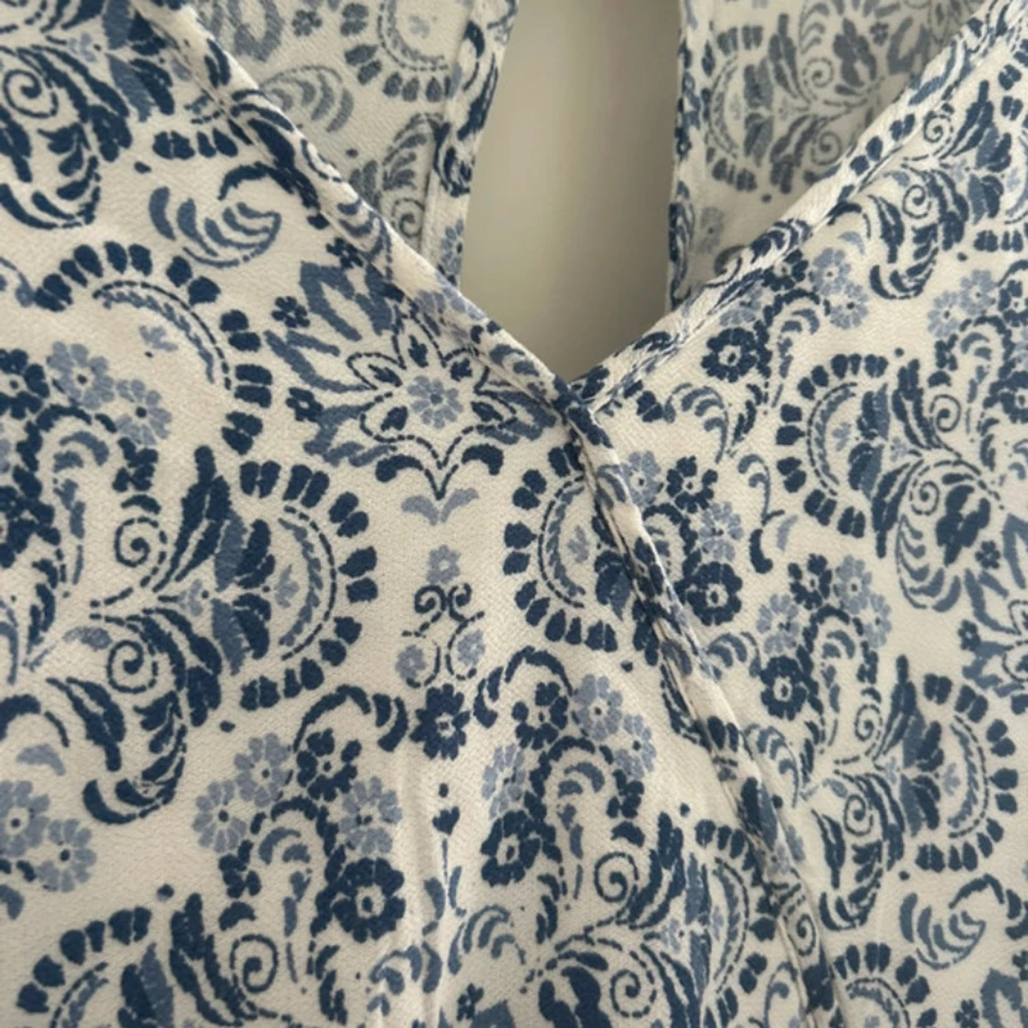 Blåvit kortklänning (shorts nertill) från Hollister XS - 2