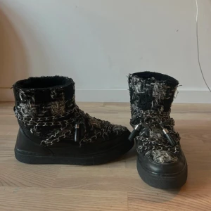 Inuikii vinterskor - Säljer mina absolut favoritskor från Inuikii. Så sjukt snygga och ett litet extra! Storlek 39 och nypris cirka 3000kr. Säljer då jag ej använder tillräckligt. Men passar perfekt nu till vintern och dom är så sjukt bekväma och sköna!